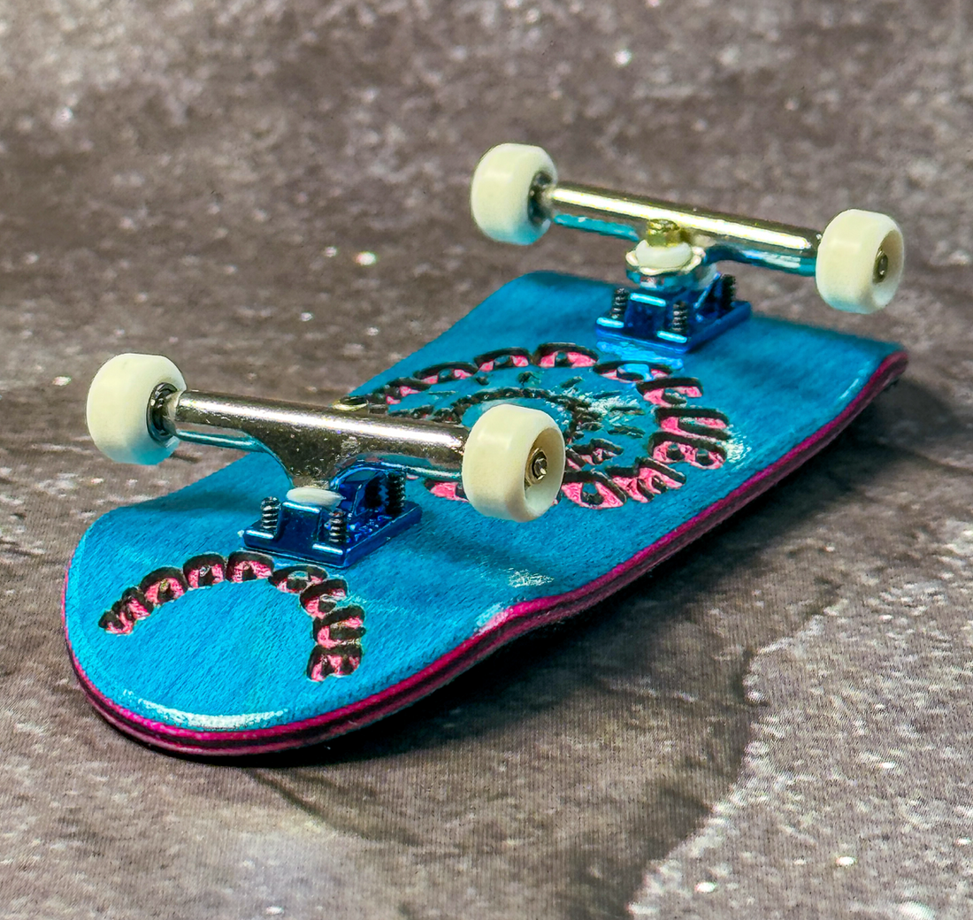 WoodClub ATELIER Fingerboard 33,7mm - "Lagoon Blue"